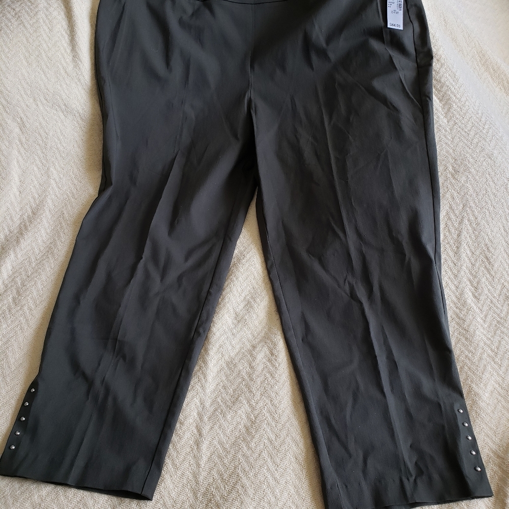 C8,632 Roz & Ali Green Stretch Pants